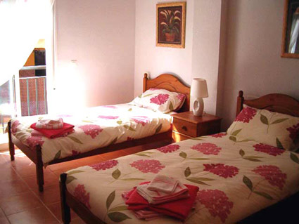 Three bedroom apartment to rent Anoreta golf Costa del Sol - Bedroom 2 - Twin