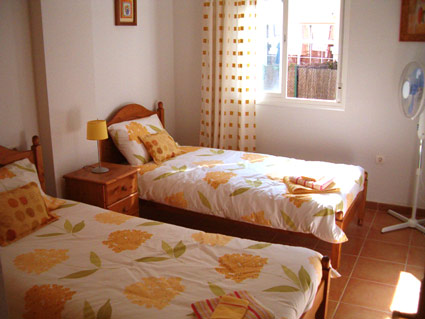 Three bedroom apartment to rent Anoreta golf Costa del Sol - Bedroom 3 - Twin