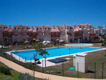 Three bedroom apartment to rent Anoreta golf Costa del Sol - Communal Swimming Pool