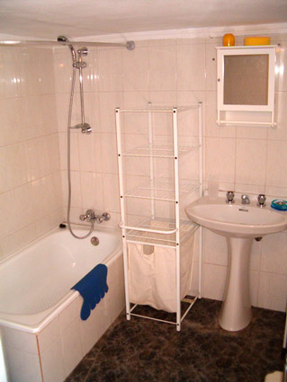 Four Bedroom House To Rent Algarrobo Costa del Sol - Bathroom