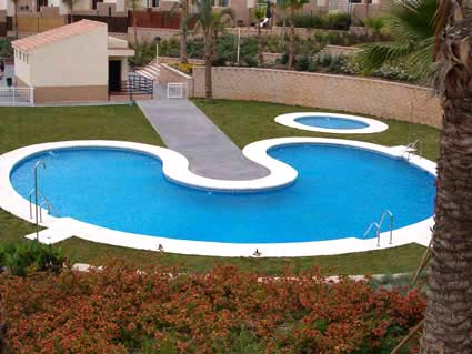 Three bedroom apartment to rent Anoreta golf Costa del Sol - Communal Pool