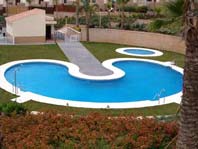 Se Alquila Apartamento con Tres Dormitorios Anoreta Golf, Costa del Sol - Piscina comun - haga clic para ver mas fotos