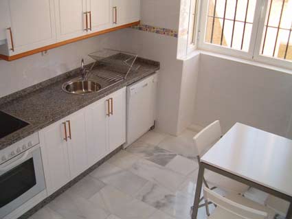 Three bedroom apartment to rent Anoreta golf Costa del Sol - Kitchen