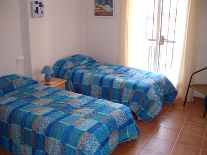 Three bedroom apartment to rent Anoreta golf Costa del Sol - Bedroom 2 - Twin