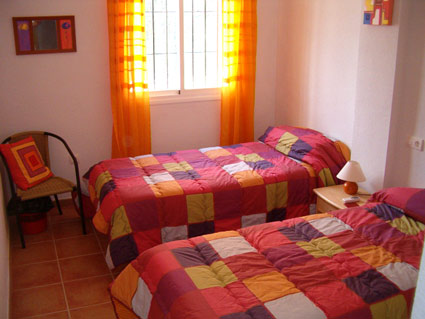 Three bedroom apartment to rent Anoreta golf Costa del Sol - Bedroom 3 - Twin