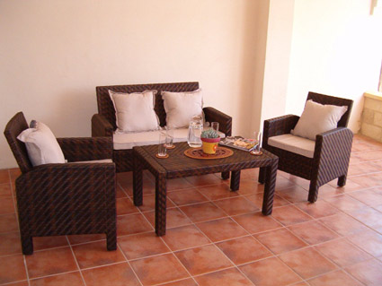 Three bedroom apartment to rent Anoreta golf Costa del Sol - Covered Terrace seating area
