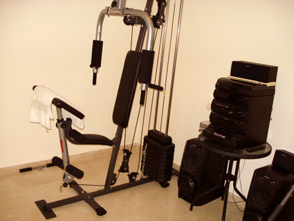 Holiday rental apartment ref. ANG008 - Bedroom with Gym