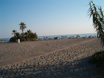 One bedroom apartment to rent Torrox Costa Garden has direct access to Playa Cenicero beach One bedroom apartment to rent Torrox Costa Garden has direct access to Playa Cenicero beach
