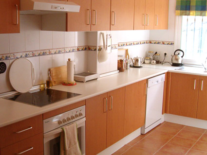 Three bedroom apartment to rent Anoreta golf Costa del Sol - Kitchen