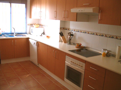 Three bedroom apartment to rent Anoreta golf Costa del Sol - Kitchen