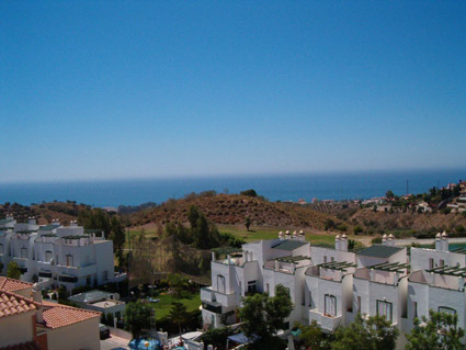 Three bedroom apartment to rent Anoreta golf Costa del Sol - Roof terrace with sea views