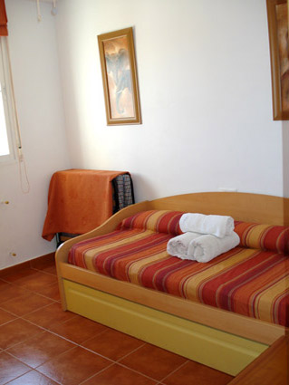 Bedroom 3 - roll-a-way twin beds