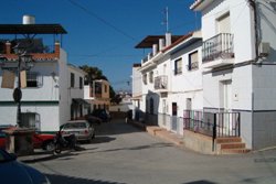 1-2 bedroom house to rent in Velez-malaga - click for details